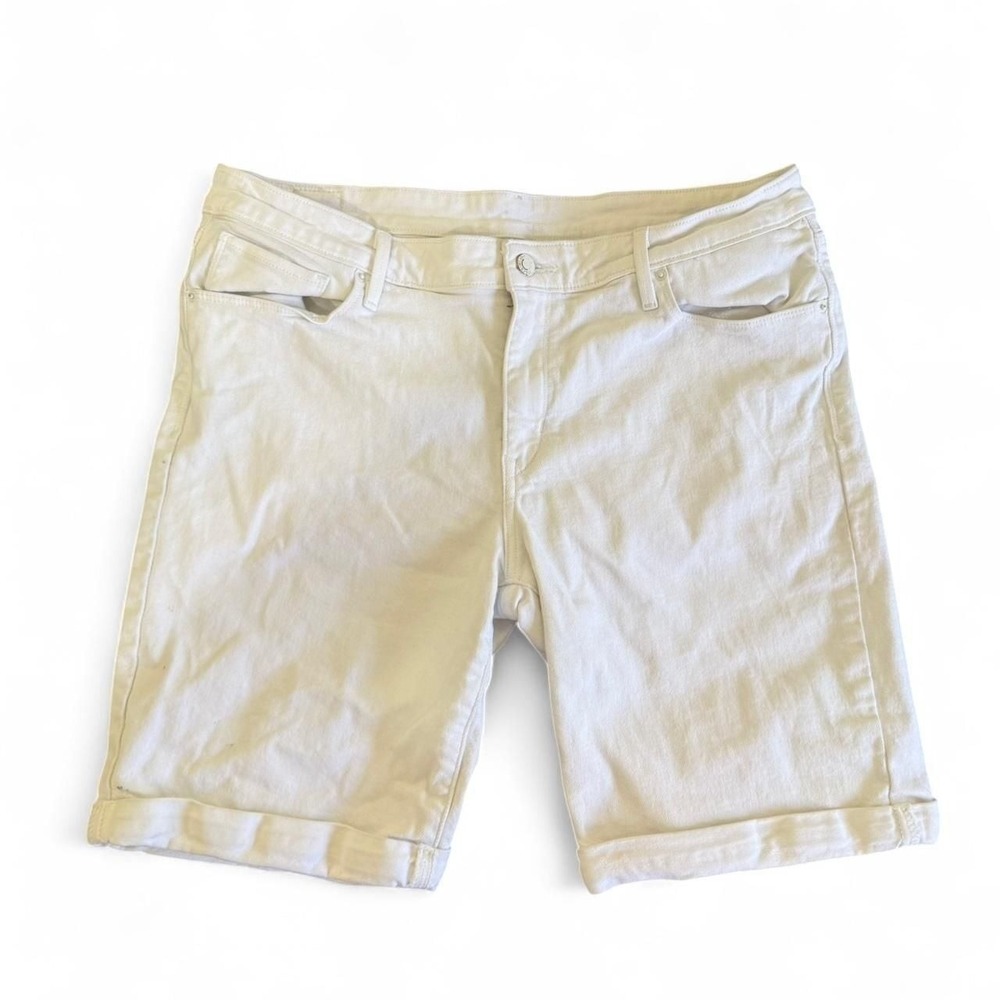 Levi's‎ Cream Denim Shorts, Size 33 - Summer Essentials